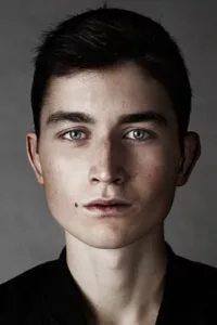 Gustav Lindh was born on June 4, 1995 in Västerås, Sweden. He is an actor, known for Queen of Hearts (2019), Love Me (2019) and Riders of Justice (2020).   Date d’anniversaire : 04/06/1995