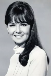 Vibrant, increasingly lovely teen fave Shelley Fabares withstood the test of time by transitioning successfully into adult parts unlike many of her 1960s « teen queen » peers who faded quickly into the memory books. She was born Michele Marie Fabares on […]