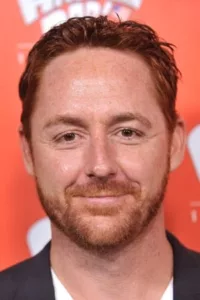 Scott Grimes (born July 9, 1971) is an American actor, voice artist and musician. Some of his most prominent roles are his appearances on ER, Party of Five, Band of Brothers, and American Dad.   Date d’anniversaire : 09/07/1971