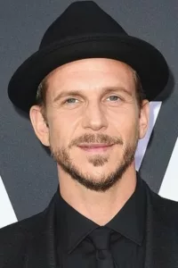 Gustaf Skarsgård (born 12 November 1980) is a Swedish film and television actor, best known for playing Floki on History Channel’s television series « Vikings ». He’s the son of actor Stellan Skarsgård and brother of actors Bill, Valter and Alexander Skarsgård. […]