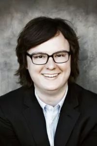Clark Duke (born May 5, 1985) is an American actor known for his roles in the films Kick-Ass, Sex Drive and Hot Tub Time Machine, as well as playing Dale Kettlewell in the TV series Greek.   Date d’anniversaire : […]