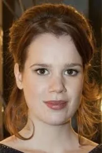 Anna Raadsveld is a Dutch actress an was born on may 22, 1990. In 2007 she got her first role in the movie Timboektoe where she played the character Annabel. Raadsveld also played in the television film « De Fuik » and […]