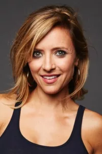 Christine Lakin (born January 25, 1979) is an American actress. She is best known for her roles on Step by Step and Reefer Madness. She was the sidekick on The Kilborn File.   Date d’anniversaire : 25/01/1979