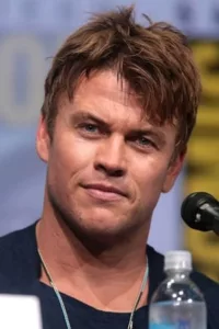Luke Hemsworth (born 5 November 1980) is an Australian actor who is known for his role as Nathan Tyson in the TV series Neighbours and Ashley Stubbs in the HBO sci-fi series Westworld.   Date d’anniversaire : 05/11/1980