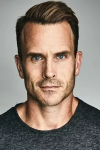 Gabriel Hogan was born in 1973 in Toronto, Ontario, Canada. He is an actor.   Date d’anniversaire : 01/01/1973