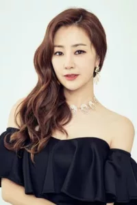 Oh Na Ra is a South Korean television and film actress, known for her roles in Yong Pal, Hyde, Jekyll, Me, Flowers of the Prison, Man to Man, The Lady in Dignity, My Mister, and SKY Castle.   Date d’anniversaire […]