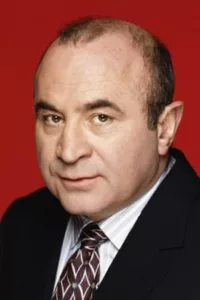 From Wikipedia, the free encyclopedia Robert William « Bob » Hoskins, Jr. (born 26 October 1942 – 29 April 2014) was an English actor, known for playing Cockney rough diamonds, psychopaths and gangsters, in films such as The Long Good Friday (1980), […]