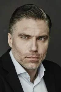 Anson Adams Mount IV (born February 25, 1973) is an American actor who has appeared in both movies and television shows. Mount has also played Jim Steele on the short-lived NBC series Conviction and appeared in the independent movie Tully […]