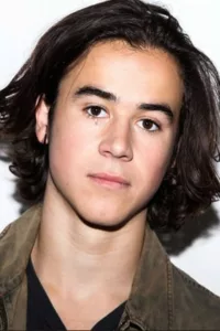 Keean Johnson is an American actor and dancer. He currently portrays “Daniel” on the popular HBO Series, Euphoria (2019-)   Date d’anniversaire : 25/10/1996