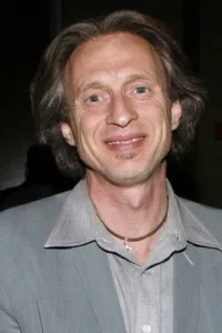 Michael Buscemi (b. 1960) is an actor and a writer. He was born in Brooklyn (New York, USA) and is the younger brother of actor Steve Buscemi.   Date d’anniversaire : 13/02/1960