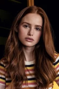 Madelaine Petsch is an actress, known for Riverdale, The Curse of Sleeping Beauty, The Hive and Lionsgate’s reboot trilogy of The Strangers.   Date d’anniversaire : 18/08/1994