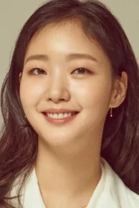 Kim Go Eun is a South Korean actress under BH Entertainment. Kim’s first-ever on-screen role was in the 2012 critically acclaimed film « A Muse ». Her daring and naturalistic performance in the film won her accolades in South Korea. Even though […]