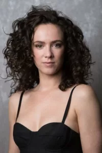 Amy Manson (born c. 1985) is a Scottish actress, known for portraying Alice Guppy in Torchwood, Abby Evans in Casualty and Lizzie Siddal in Desperate Romantics.   Date d’anniversaire : 16/01/1985
