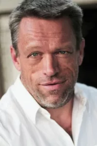 ​From Wikipedia, the free encyclopedia. Brian Thompson (born August 28, 1959) is an American actor. His distinctive square-jaw profile, powerful voice, and imposing stature (193 cm, six-foot-four) has led him to star in many action films, and a large number […]