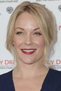 Andrea Anders was born in 1975 in Madison, Wisconsin, but raised in DeForest, within the same State. She graduated from DeForest Area High School in 1993, subsequently received his BFA from the University Wisconsin Stevens Point, and finally got his […]