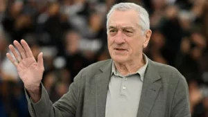 Robert De Niro est mentionné lors de la cérémonie des Golden Globes par l’animatrice Jo Koy. La star de 80 ans, nominée dans la catégorie du meilleur acteur dans un second rôle pour son travail dans Killers of the Flower […]