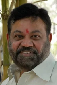 P. Vasu (born Vasudevan Peethambharam) is an Indian director, writer and actor who works in Tamil, Kannada, Telugu and Malayalam films. In a career spanning three decades, Vasu has directed over 50 films.   Date d’anniversaire : 19/09/1954