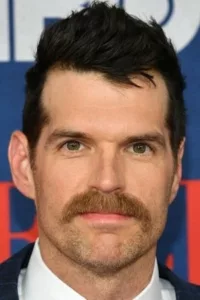 Timothy Simons is an American film and television actor, best known for playing Jonah Ryan on the comedy television show Veep.   Date d’anniversaire : 12/06/1978