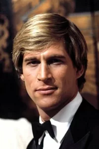 Simon Charles Pensered MacCorkindale était un acteur britannique, réalisateur, écrivain et producteur.   Date d’anniversaire : 12/02/1952