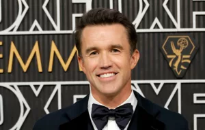 Rob McElhenney, acteur, scénariste et producteur, a participé à la 75e cérémonie des Primetime Emmy Awards qui s’est déroulée récemment. Cependant, sa présence s’est avérée quelque peu dédoublée durant l’événement. À la suite de la soirée de célébrations, l’acteur s’est […]