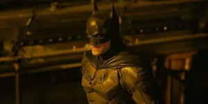 La sortie de Batman 2 a été reportée d’un an à 2026, selon une source de l’article de L’enveloppement. Warner Bros. Discovery a décidé de repousser la date de sortie du film, qui devait initialement sortir le 3 octobre 2025. […]