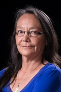 Tantoo Cardinal CM is a Canadian actress of Cree and Métis heritage. In 2009, she was made a member of the Order of Canada « for her contributions to the growth and development of Aboriginal performing arts in Canada, as a […]