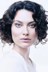 Shalom Harlow (born December 5, 1973) is a Canadian model and actress. She worked as a fashion model in the early 1990s, and appeared on six American Vogue covers between 1993 and 1997. She has appeared in advertisements and on […]