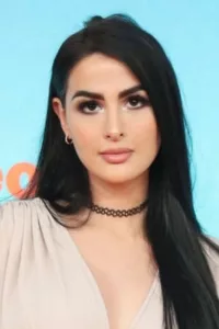 Alia Marie « Lia » Shelesh (born: October 22, 1992), better known online as SSSniperWolf (also known as Little Lia), is an English-American YouTuber and actress, known for her reaction, commentary, DIY videos, vlogs and gaming videos. She is also known for […]