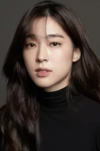 Choi Sung Eun is a korean actress, known for Start-Up (2019), SF8 (2020) and Beyond Evil (2021).   Date d’anniversaire : 17/06/1996