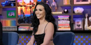 Scheana Shay, la star de « Vanderpump Rules », exprime des doutes sur son amitié avec Nick Viall. Shay accuse Viall d’avoir laissé Charli Burnett faire des commentaires offensants sur son mari sur son podcast, sans la contacter directement à ce sujet. […]