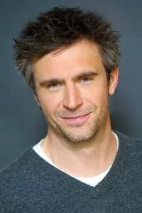 Jack Davenport is a British film and television actor, best known for his roles in television series’ such as « This Life » and « Coupling », as well as the « Pirates of the Caribbean » franchise of feature films.   Date d’anniversaire : 01/03/1973