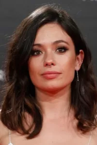 Anna Castillo Ferré (born 9 October 1993) is a Spanish actress. From 2013–2015, she played Dorita in the long running Spanish soap Amar en tiempos revueltos, appearing in 215 episodes. Her film breakthrough came with the role of Alma in […]