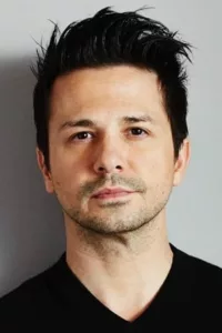 Freddy Rodriguez (born January 17, 1975 from two Puerto Rican parents) is an American actor known for playing the characters Hector Federico « Rico » Diaz on HBO’s Six Feet Under and El Wray in Robert Rodriguez’s Planet Terror. Recently, he was […]