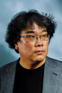 Bong Joon-ho, né le 14 septembre 1969 à Daegu, est un réalisateur et scénariste sud-coréen. Pour son film Parasite, il remporte la Palme d’or au festival de Cannes en 2019, le prix du meilleur film en langue étrangère aux Golden […]