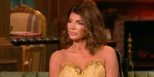 Teresa Giudice sourit aux rumeurs de divorce 4. février 2024 0 La grande image Teresa Giudice met fin aux rumeurs de divorce en publiant une photo avec son mari, Luis Ruelas, en vacances. La légende et les hashtags de Giudice […]