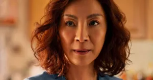 Michelle Yeoh incarne une immigrée qui défie une famille criminelle de Boston dans le thriller d’action The Mother. Réalisé par Mélanie Laurent, le film raconte l’histoire d’Ann, une mère immigrée et femme d’affaires qui tente de vivre le rêve américain […]