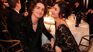 Golden Globe Awards 2024 : tous les regards étaient tournés vers Timothée Chalamet et Kylie Jenner lors de la 81e cérémonie des Golden Globe Awards. Le couple a lancé la saison des récompenses en beauté en s’habillant en noir. De […]