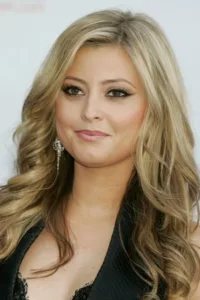 Holly Rachel Vukadinović (born 11 May 1983) better known by her stage name Holly Valance, is an Australian model, actress and singer. Valance began her career as Felicity « Flick » Scully on the Australian soap opera Neighbours. In 2002, she released […]