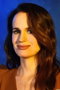 Elizabeth Reaser is an American film, television, and stage actress. She is best known for her role as Esme Cullen in the Twilight Saga.   Date d’anniversaire : 02/07/1975