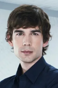 Christopher David Gorham (born August 14, 1974) is an American actor known for the series ABC’s Ugly Betty, Popular, Odyssey 5, Jake 2.0, Medical Investigation, Out of Practice, Harper’s Island, and Covert Affairs.   Date d’anniversaire : 14/08/1974