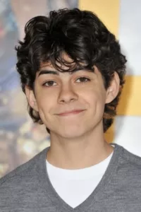 Emjay Anthony (born June 1, 2003) is an American actor and model. His major films include It’s Complicated, Chef and Bad Moms.   Date d’anniversaire : 01/06/2003