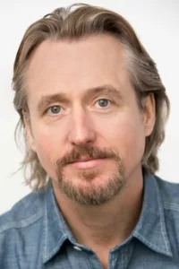 Linus William Roache (born 1 February 1964) is an English actor.   Date d’anniversaire : 01/02/1964