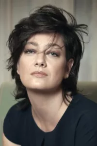 Giovanna Mezzogiorno (né le 9 novembre 1974) est une actrice de théâtre et de cinéma italienne.   Date d’anniversaire : 09/11/1974