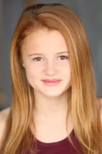 Maggie Elizabeth Jones (born October 10, 2003) is an American actress, best known for her roles in We Bought a Zoo and the sitcom Ben and Kate.   Date d’anniversaire : 10/10/2003
