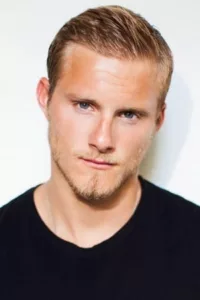 Alexander Ludwig (born May 7, 1992) is a Canadian actor.   Date d’anniversaire : 07/05/1992