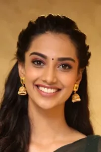 Meenakshi Chaudhary is an Indian model, actress and beauty pageant titleholder.   Date d’anniversaire : 03/05/1997