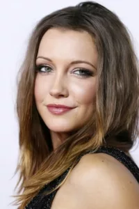 Katherine Evelyn Anita « Katie » Cassidy (born November 25, 1986) is an American actress who has performed in The CW TV series Melrose Place, Supernatural, and Gossip Girl, and is considered to be a modern-day Scream queen for her roles in […]