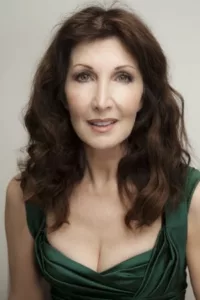 Joanna Gleason is a Canadian stage and screen actress and singer.   Date d’anniversaire : 02/06/1950