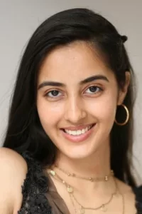 Simrat est né le 16 juillet 1997 et a grandi à Mumbai dans une famille sikh punjabi. Elle est diplômée en B.Sc Computer Science. Elle a fait ses débuts d’actrice dans le film dramatique romantique Telugu de Rishi Prematho Mee […]