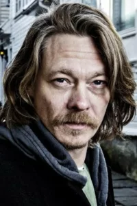 Kristoffer Joner (né le 19 septembre 1972) est un acteur norvégien né à Stavanger, en Norvège.   Date d’anniversaire : 19/09/1972